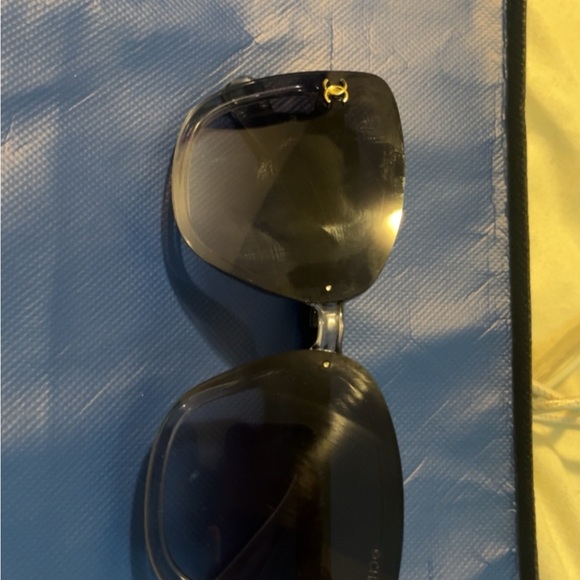 Chanel sunglasses - Picture 2 of 6